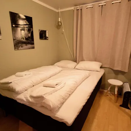 شقة Trivelig I Rolige, Bynaere Omgivelser *