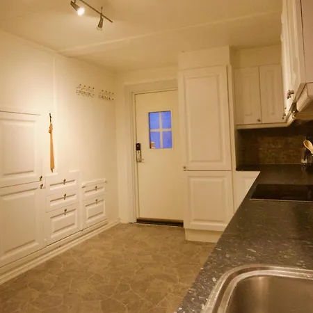Appartement Trivelig I Rolige, Bynaere Omgivelser